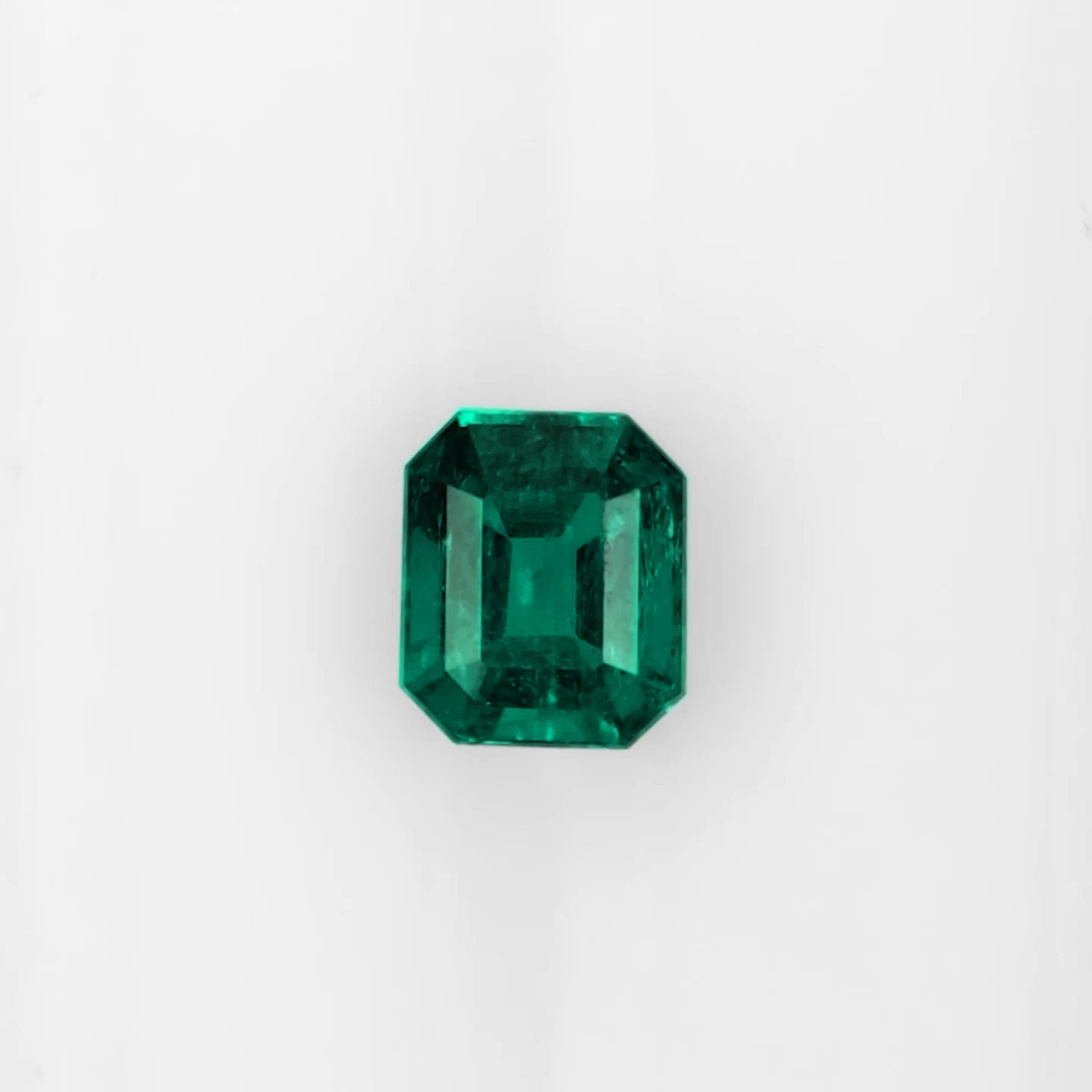 コロンビア産ムゾー鉱山無処理エメラルド(ノンオイル)0.75ct(GIA宝石