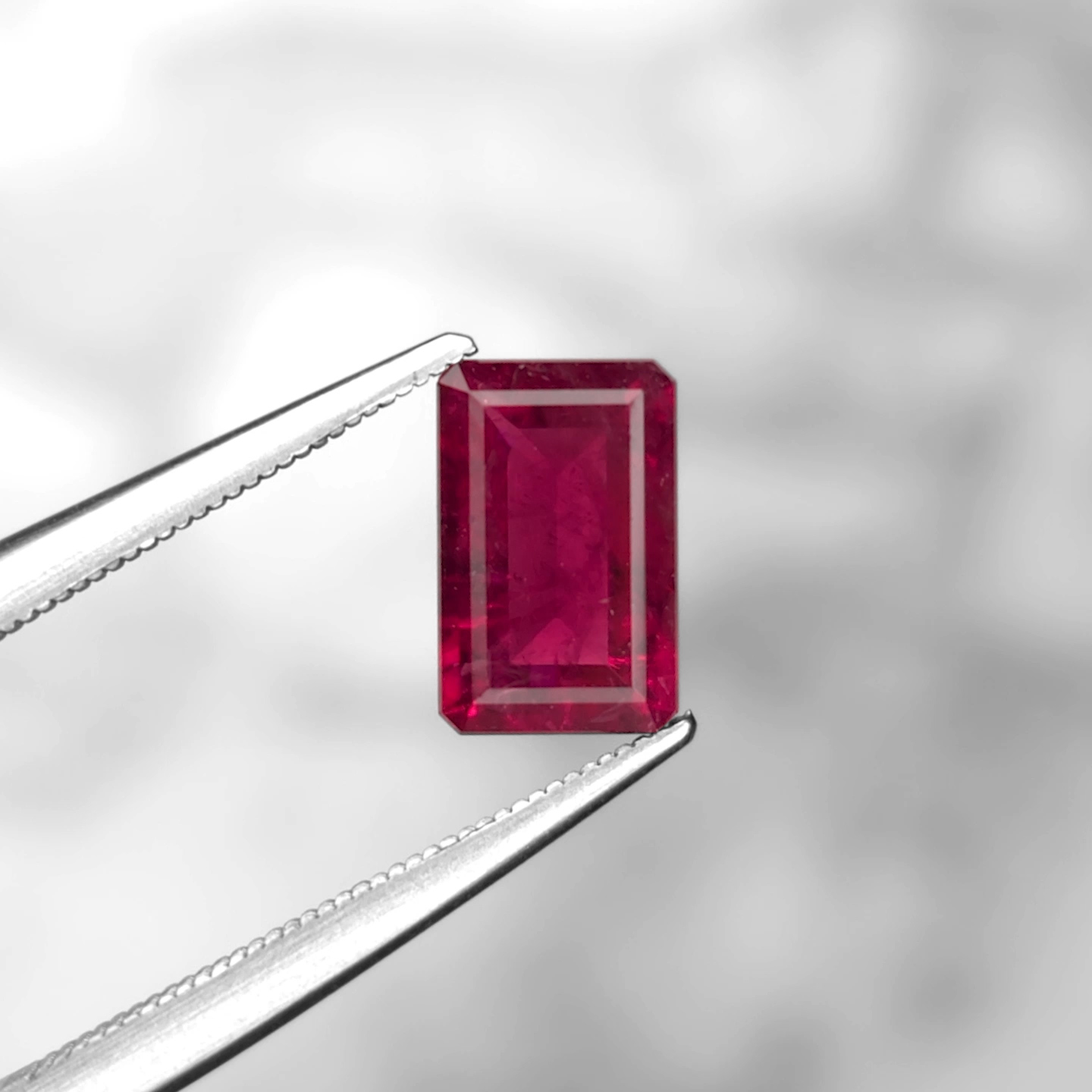 レッドベリル0.86ct(GIA宝石鑑別書付) | ユアエメラルド