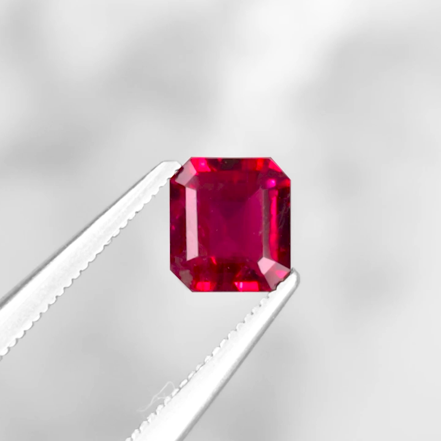 レッドベリル0.39ct(GIA宝石鑑別書付) | ユアエメラルド