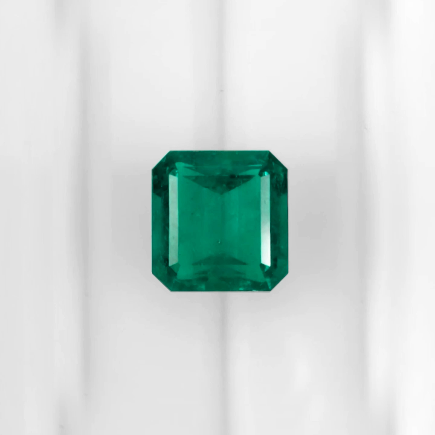 コロンビア産ムゾー鉱山エメラルド6.02ct(GIA宝石鑑別書付)【F1