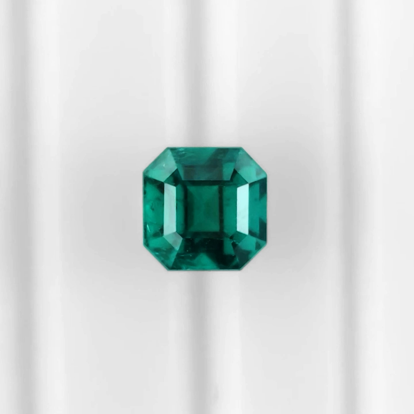 コロンビア産ムゾー鉱山無処理エメラルド(ノンオイル)0.83ct(GUBELIN