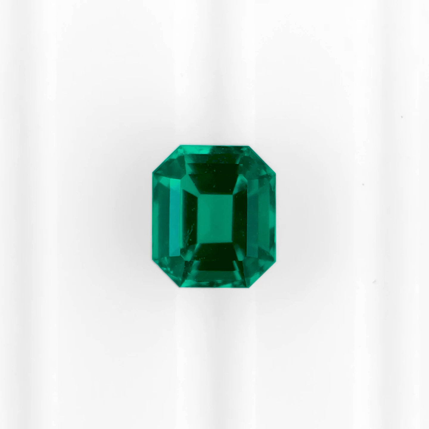 宝石 コロンビア産ムゾー鉱山無処理エメラルド(ノンオイル)0.64ct(SSEF宝石