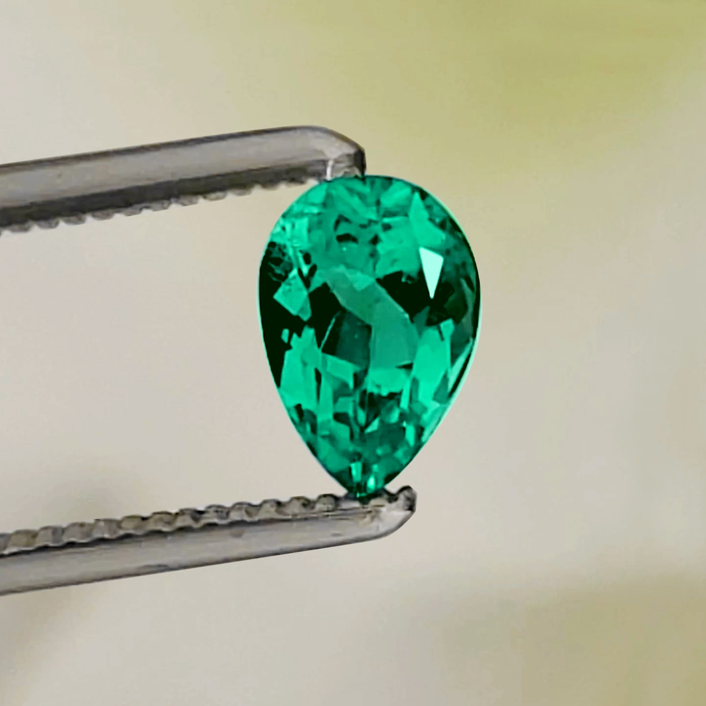 コロンビア産無処理エメラルド(ノンオイル)0.38ct(GIA宝石鑑別書付